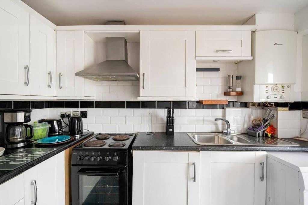 Lovely One Bedroom Flat. ベルファスト エクステリア 写真
